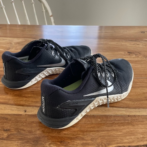 Women’s Nike Metcon 4 - Picture 3 of 4